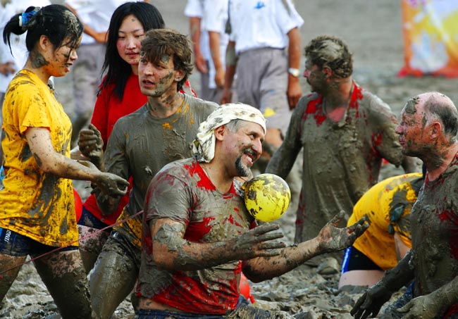 老外玩泥--岱山新闻网