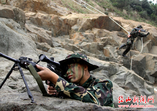 中央七套军事纪实栏目在我县拍摄纪录片