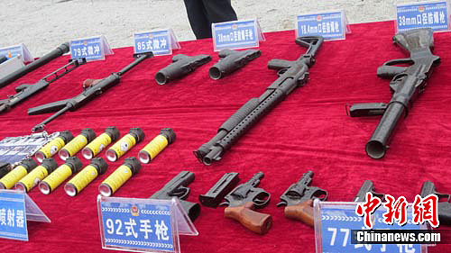 演习展示的新式警用武器.杨赟 摄