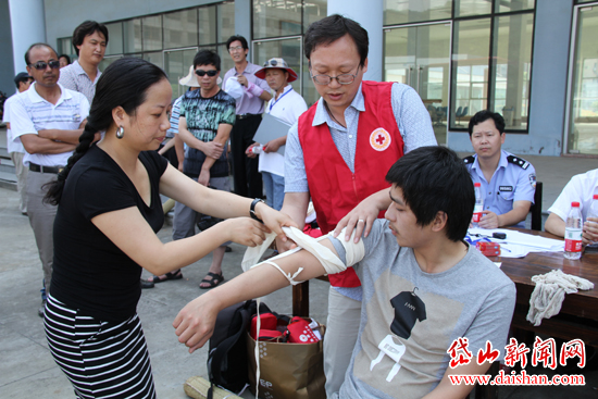 客运驾驶员参加应急卫生救护培训--岱山新闻网