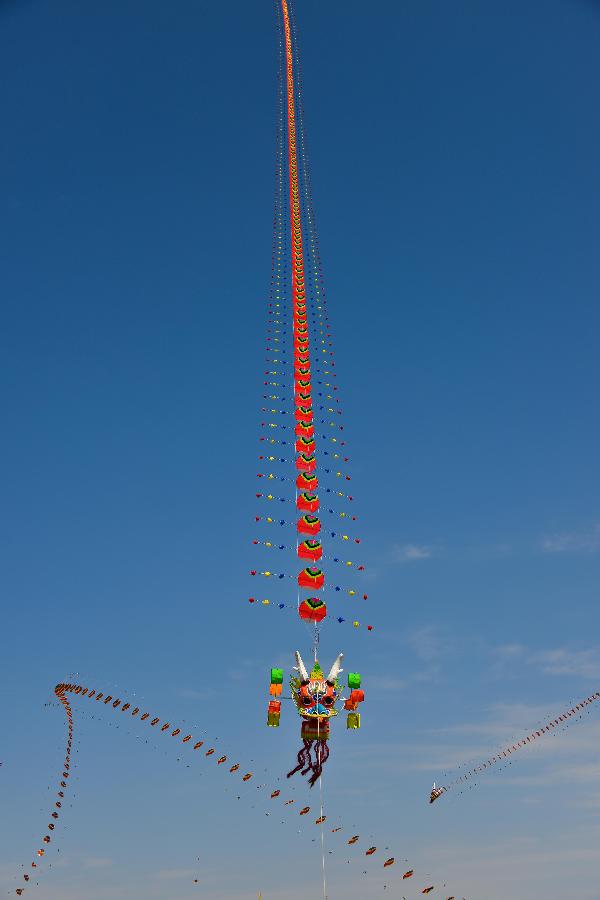 五彩风筝聚海岛争奇斗艳飞天舞